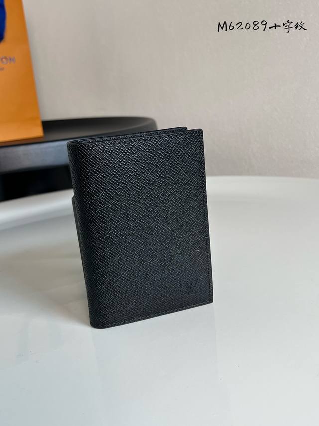 Factory Price P Chip Version M62089 Crossgrain Passport Holder! The perfect comp