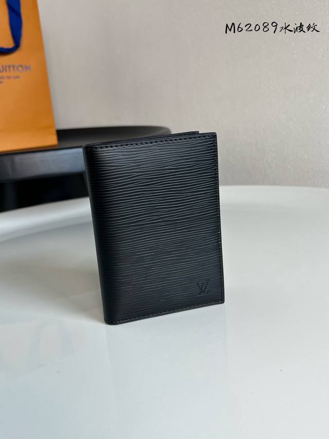 Factory Price: P M62089 Water Ripple Passport Holder! The perfect companion for