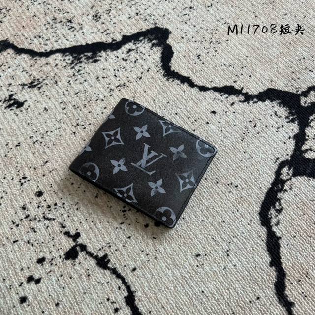 Factory Price P Chip Version M11708 Men's Short Wallet This Louis Vuitton Multip