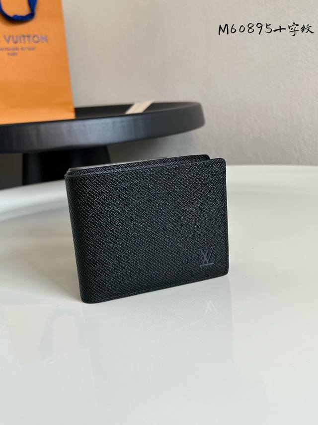 Factory Price P Chip Version M60895 Black Cross Grain This Multiple Wallet is ma