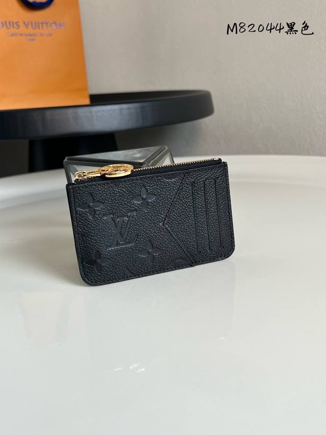 Factory Price P Premium Original M82044 Black Romy Card Holder combines the func