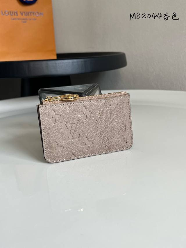 Factory Price P Premium Original M82044 Apricot Romy Card Holder combines the fu