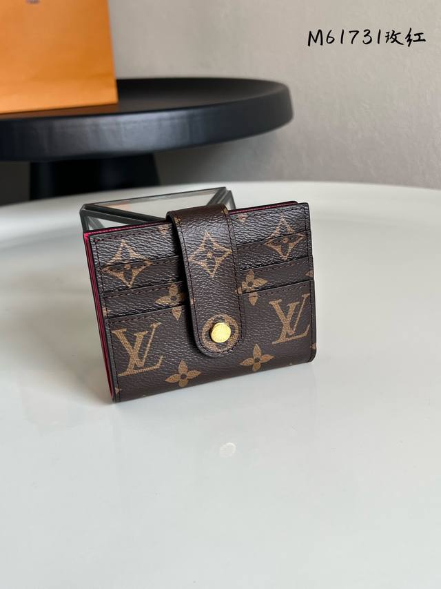 Factory Price: P Premium Original M61731 Rose Red Multifunctional Card Holder. T