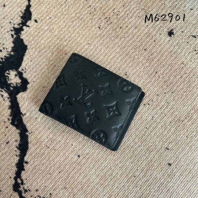 Factory Price P Chip Version M62901 Black Embossed Men's Short Wallet This Louis