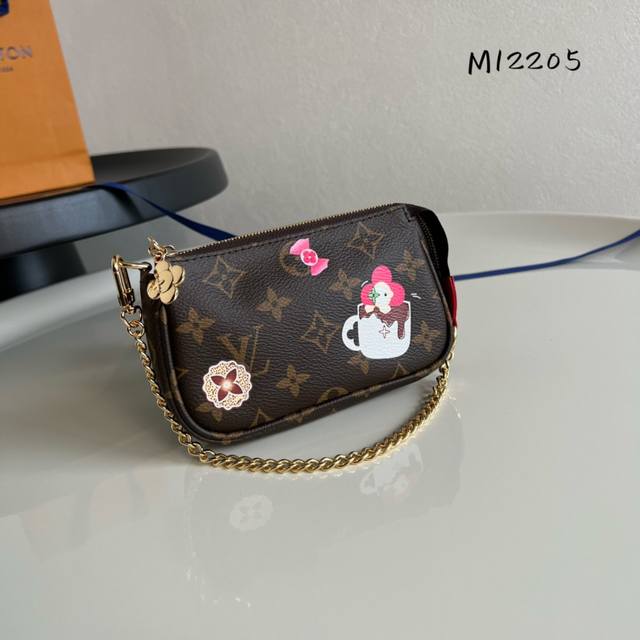 Factory Price P Chip Version Top-grade Original M12205 This charm bag has a zipp