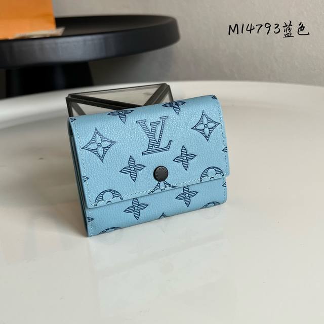 Factory Price P Chip Edition M14793 Blue This compact Victor wallet is crafted f