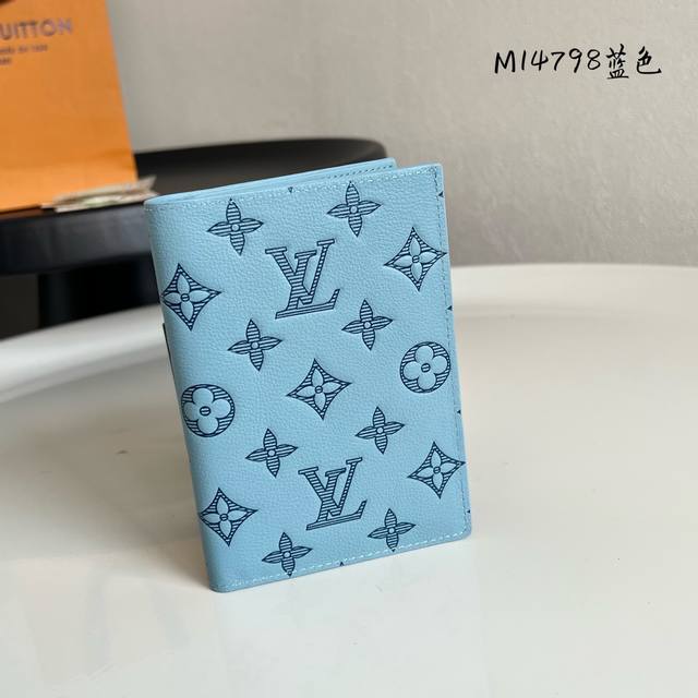 factory price P chip version M14798 blue passport cover, this passport cover has