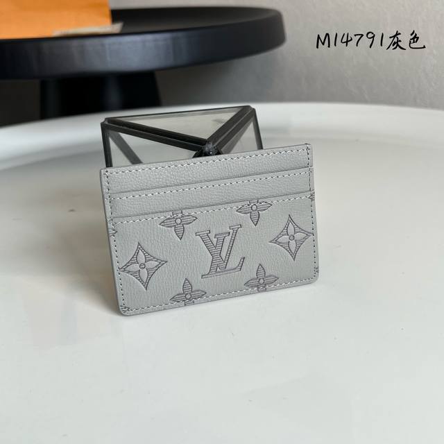 Factory Price P Chip Version M14791 Gray Made of Top Grain Leather This card hol