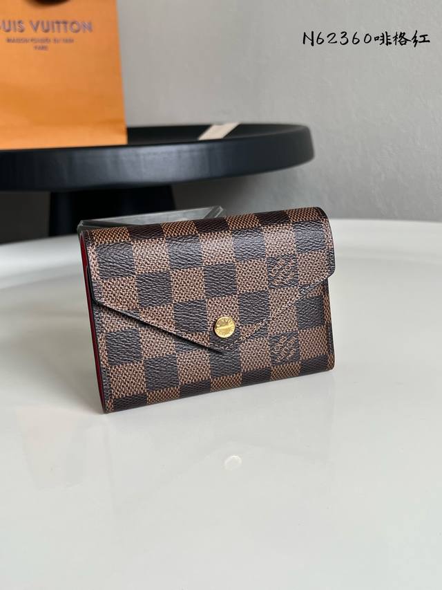 Factory Price P Chip Version N62360 Brown Grid Red This wallet is crafted from s