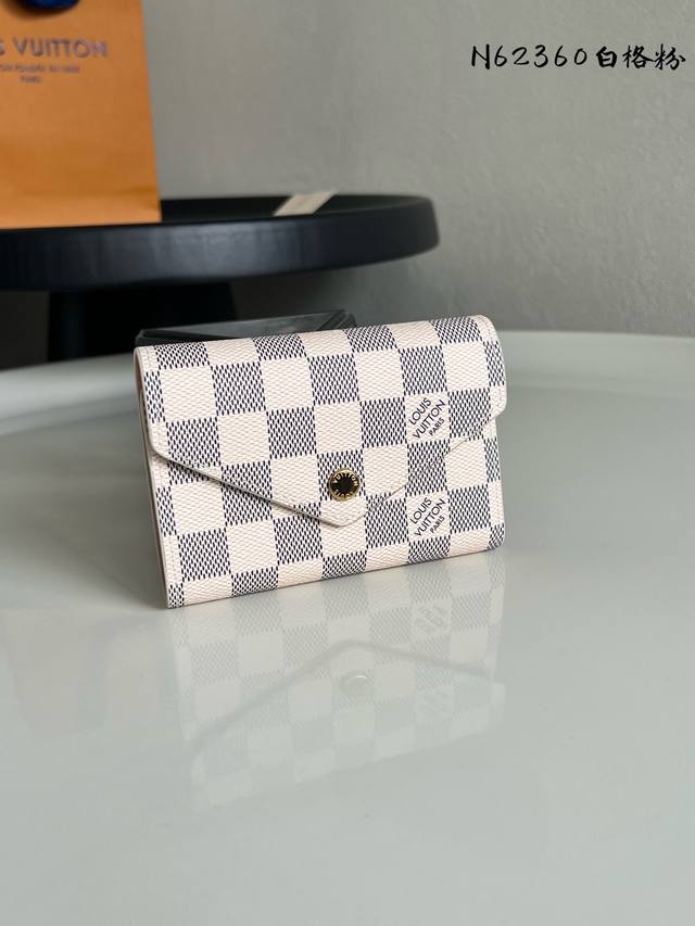 Factory Price: P N62360 White & Pink. This wallet is crafted from soft Monogram