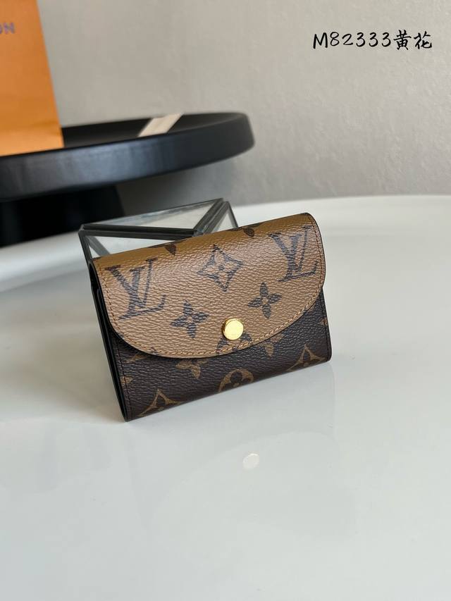Factory Price P Top Original M82333 This Rosalie coin purse is lined with Monogr