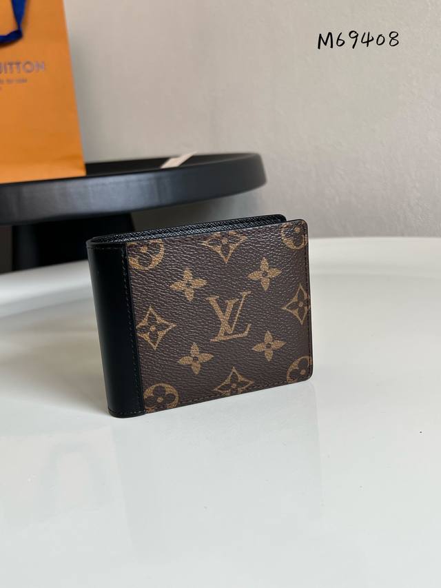 Factory Price: P M69408 This Multiple Wallet, crafted from Monogram Macassar, fe