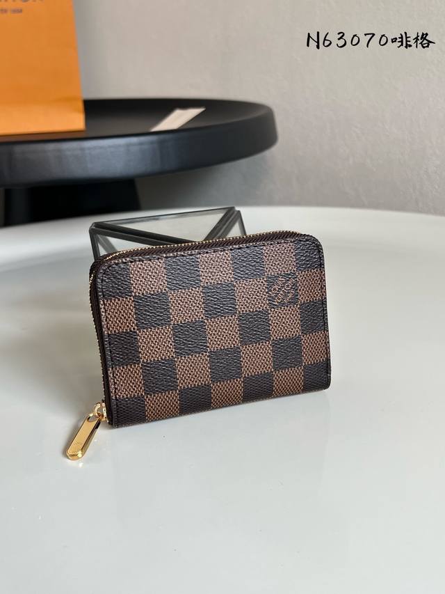Factory Price P Chip Version N63070 Brown Grid Dark Brown Zipper Coin Purse is t