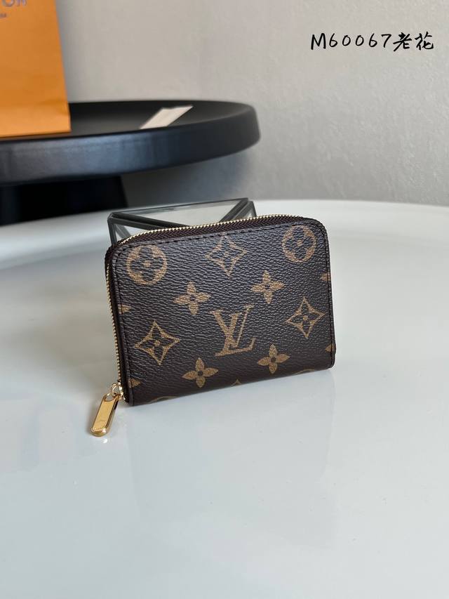 factory price P chip version M60067 monogram zipper coin purse is an ideal choic