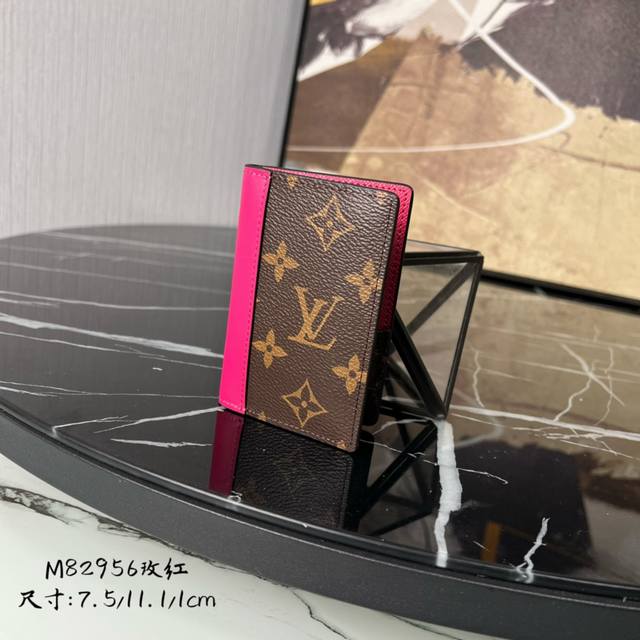 Factory Price P Top-grade Original M82956 Rose Red This pocket wallet is crafted