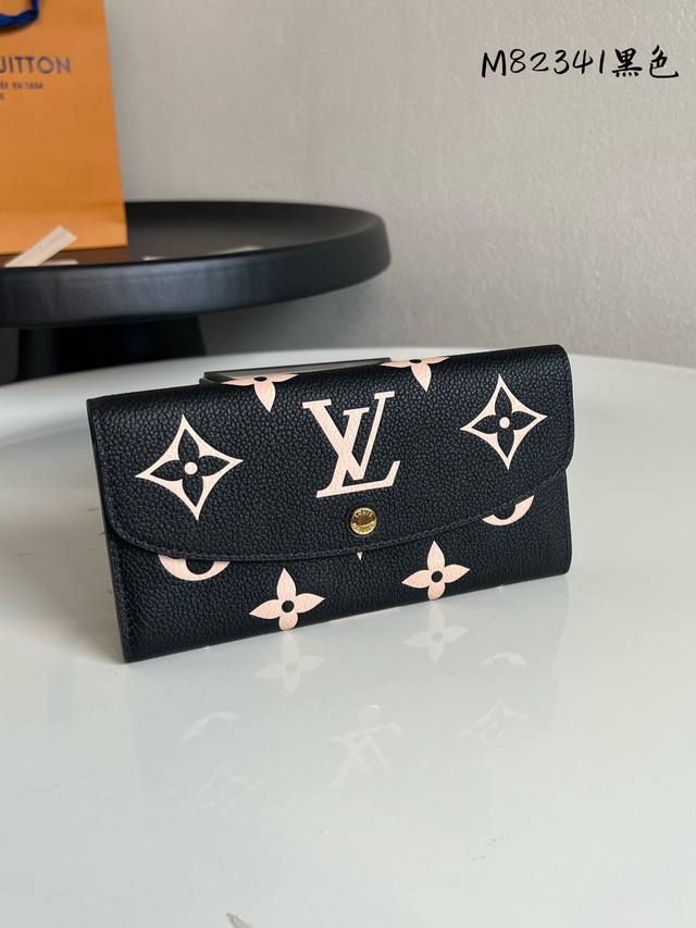 Factory Price P Chip Edition Premium Original M82341 Black. This Emilie wallet i
