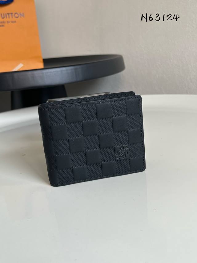 Factory Price P Chip Version N63124 Black embossed men's short wallet crafted fr