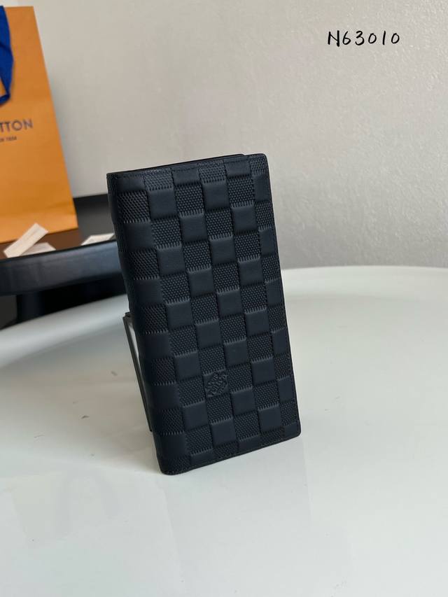 Factory Price P Chip Version N63010 Embossed Brazza Wallet This Brazza wallet fe