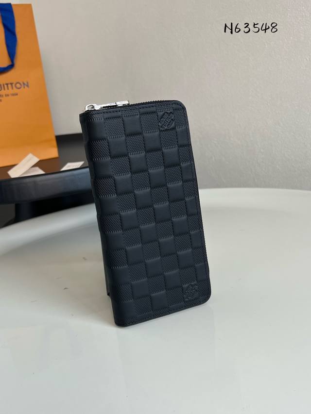 Factory Price P Chip Version N63548 Vertical Wallet: A stylish way to carry bank