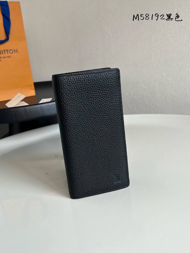 Factory Price: P M58192 Black pebbled suit wallet. Elegance is the perfect descr