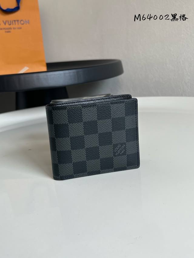 Factory Price P N64002 Black! Slender ID Wallet. Crafted from smooth Taiga leath