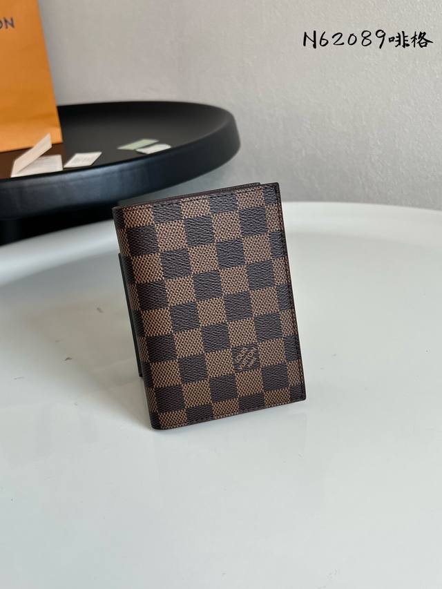 Factory Price P Chip Version N62089 Brown Grid Passport Holder! The perfect comp