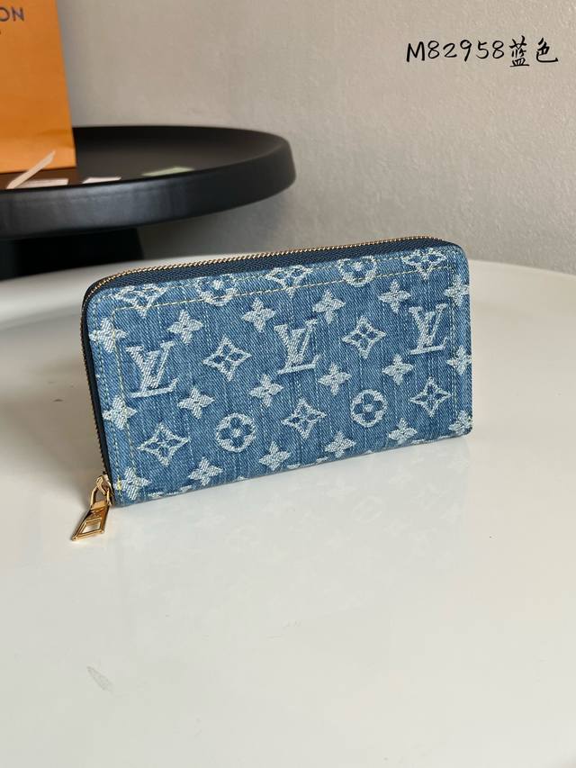 Factory Price P Premium Original M82958 Blue Denim Single Zip Wallet Collection