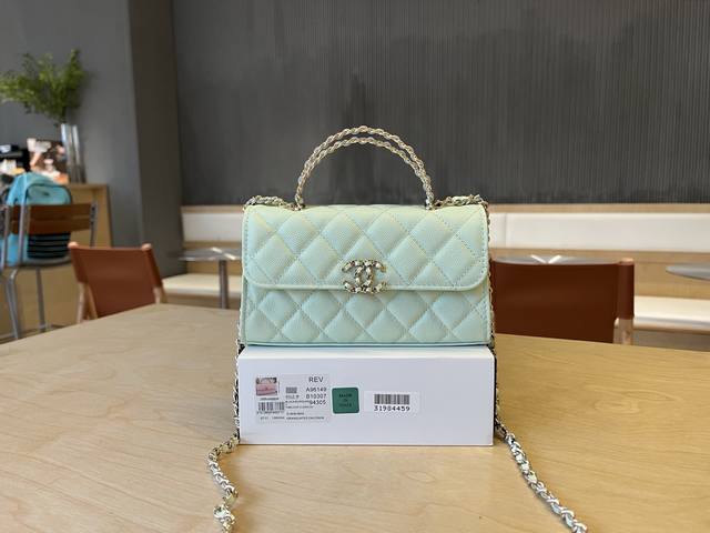 A96149 Chanel 25S This season's hottest Kelly leather handle bag is a huge hit.