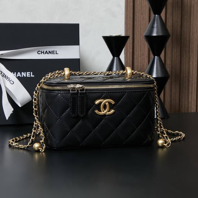 Chane1 25S Autumn/Winter Double Ball Cosmetic Bag, Small Square Box. Made from t
