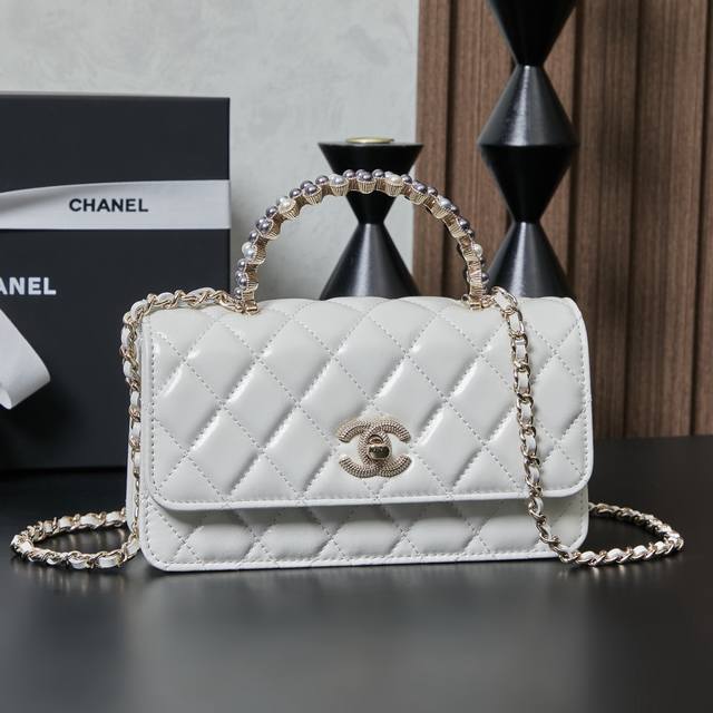 Xiangjia 24P Pearl Handle Series is so elegant. It really makes the bag into an