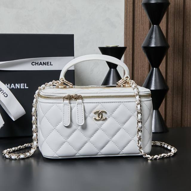 Chanel24B new Trendy long box gold chain and double C logo bright gold contrast