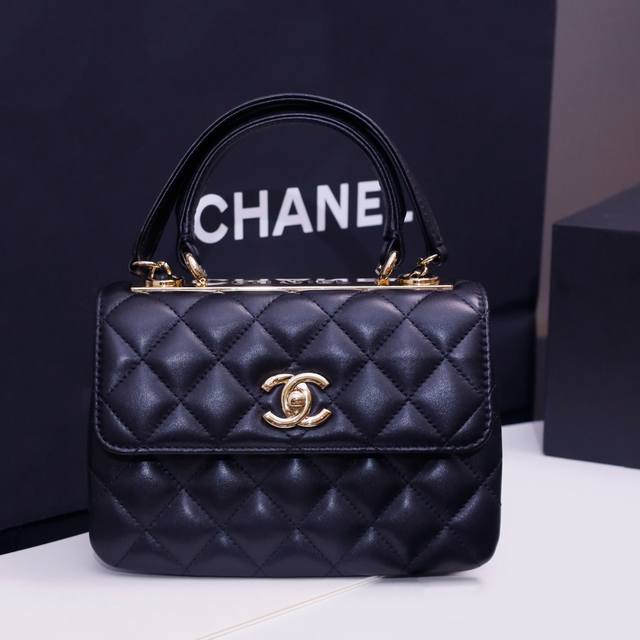 Model: 4654 Black Light Gold Buckle Hardware Size: 19.5*8*14.5Cm