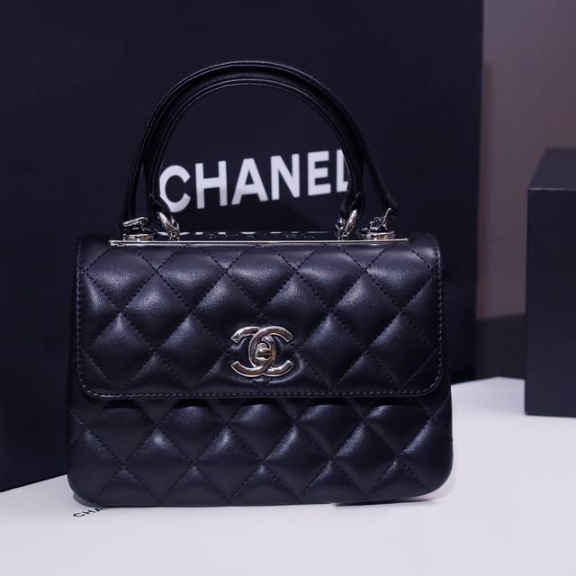 Model: 4654 Black silver buckle white hardware size: 19.5*8*14.5cm