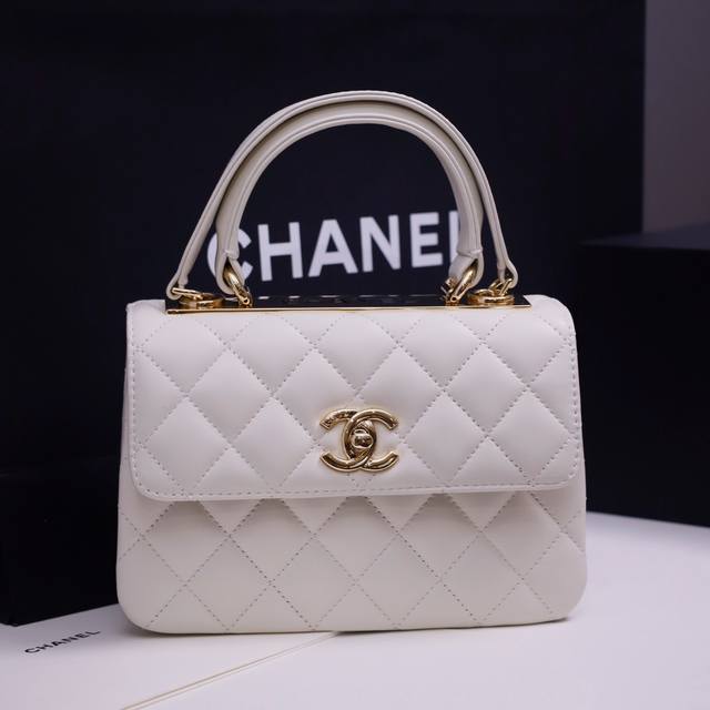 Model: 4654 White Light Gold Buckle Hardware Size: 19.5*8*14.5Cm