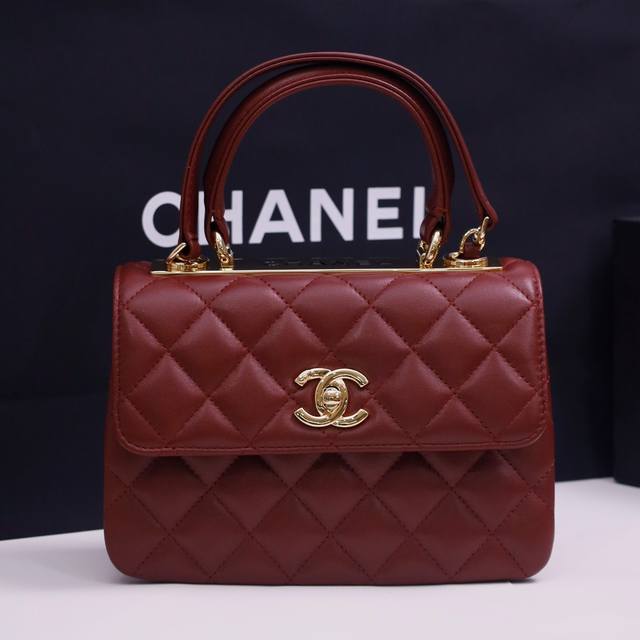 Model: 4654 Burgundy red jujube red light gold buckle Hardware size: 19.5*8*14.5