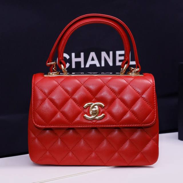 Model: 4654 Bright red Light gold buckle Hardware size: 19.5*8*14.5cm