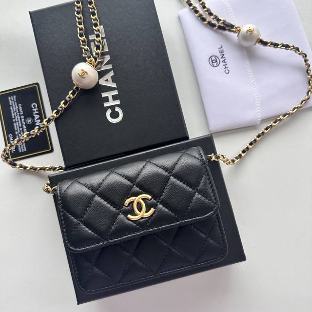 Chanel Chanel counter model caviar, cowhide chain with pearl hardware accessorie