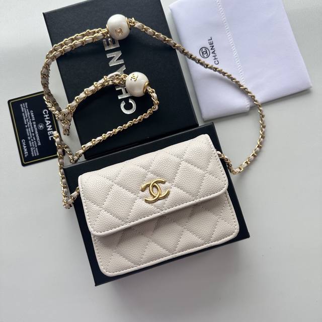 Chanel Chanel counter model caviar, cowhide chain with pearl hardware accessorie