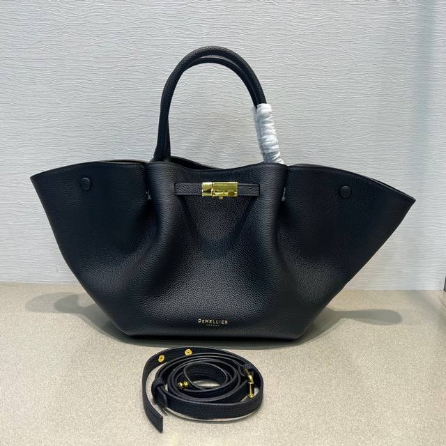 Cowhide Black} The Newyork series of bags, popular among bloggers, is here, feat
