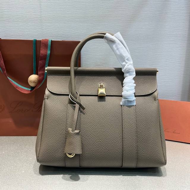 full leather elephant gray), inherits the traditional Italian craftsmanship and