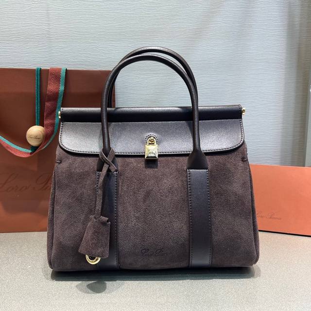 Small {Frosted Coffee} The new Loyo Piana tote bag inherits the traditional Ital