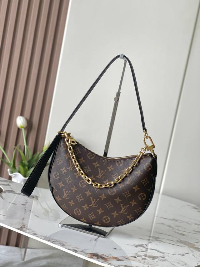 M15056 Premium Original Semi-Steel Dynamic 163 Cookie Bb Handbag is crafted from