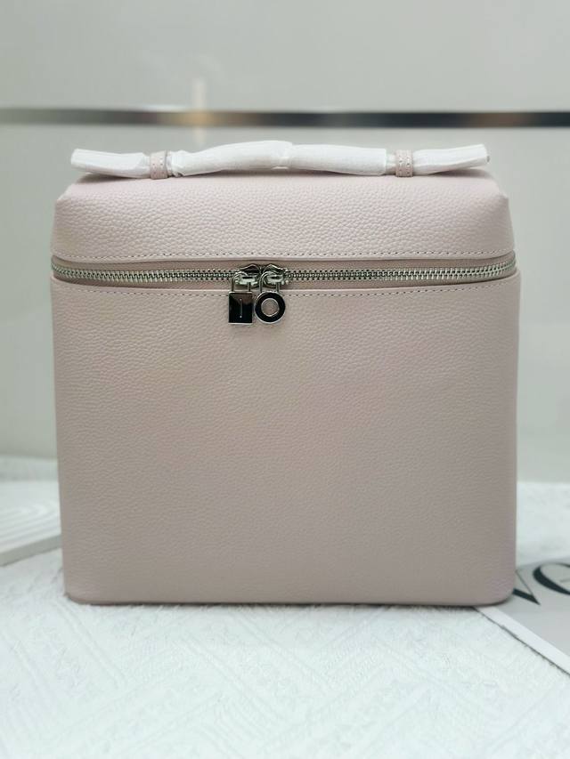 Special Price Loro Piana Backpack in Pink Made of Premium Top-Grain Leather. The