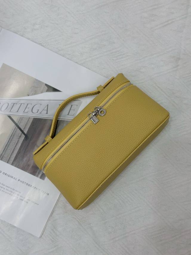 Special price Loro Piana 19 lunch box bag, evergreen popular style chick yellow