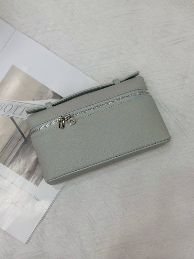 Special price Loro Piana 19 lunch box bag, evergreen popular model glacier blue