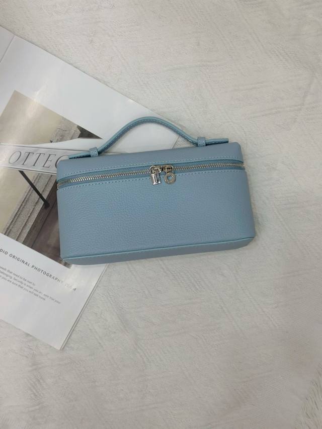 Special price Loro Piana 19 lunch box bag, evergreen popular model Alice blue ap