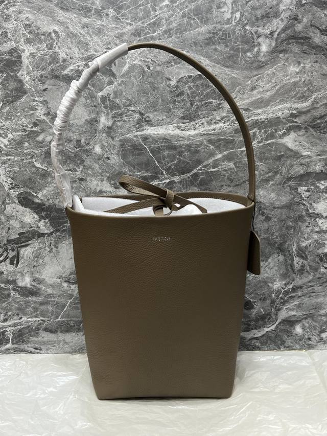Special Offer (Medium Litchi Elephant Gray) Park Tote Bag: Minimalist, cool buck