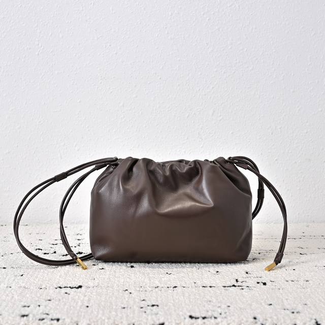 New large size cloud bag with simple and exquisite design. With a little DIY, it