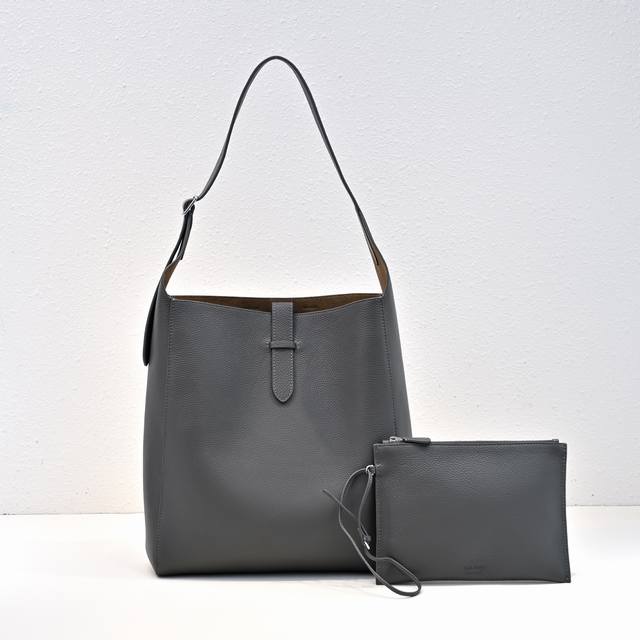 Grey Tr exclusive Blake new Hobo. The synonym of simplicity and luxury, Tr is de