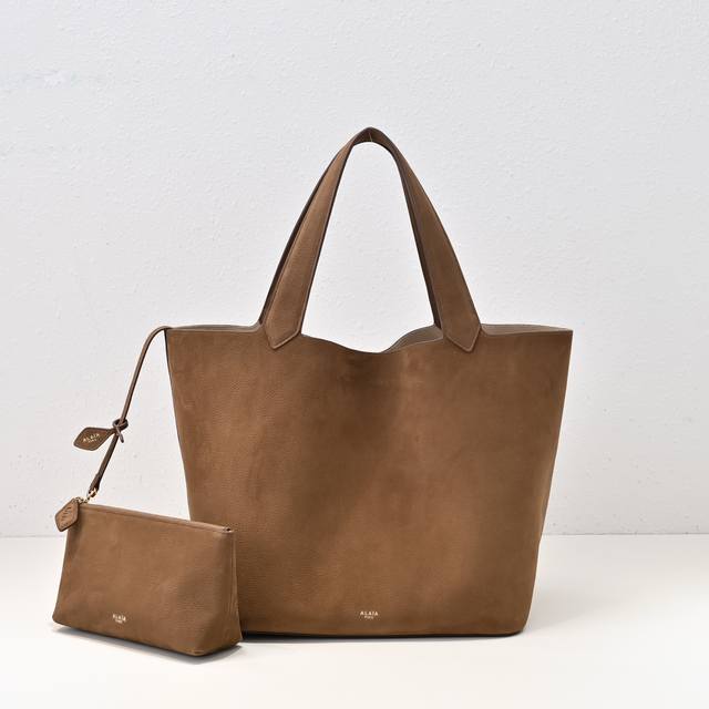 Ala Tote shopping bag, exclusively custom-made, made of smooth cowhide with a fr